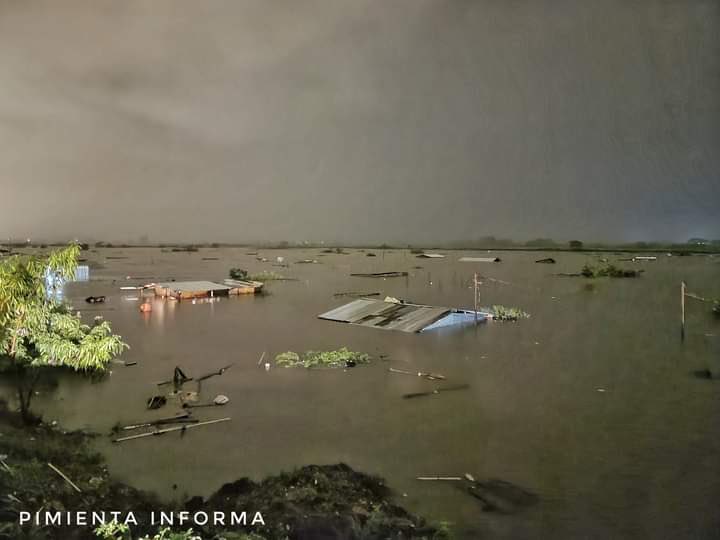 Сша утонет. Сидар-рапидс. Columbus statue. Затопленные машины. Сша утонет.