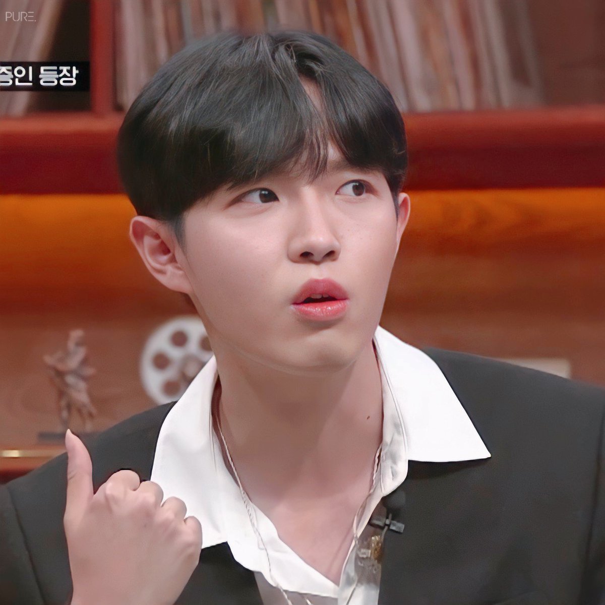 PURE_527's tweet photo. 우리 살앙둥이 이제 엠씨 진짜 잘해🥰
깨알재환이 찾는 재미에 두시간 완전 순삭❣️

#김재환 #재환 https://t.co/cS07a7lvhr