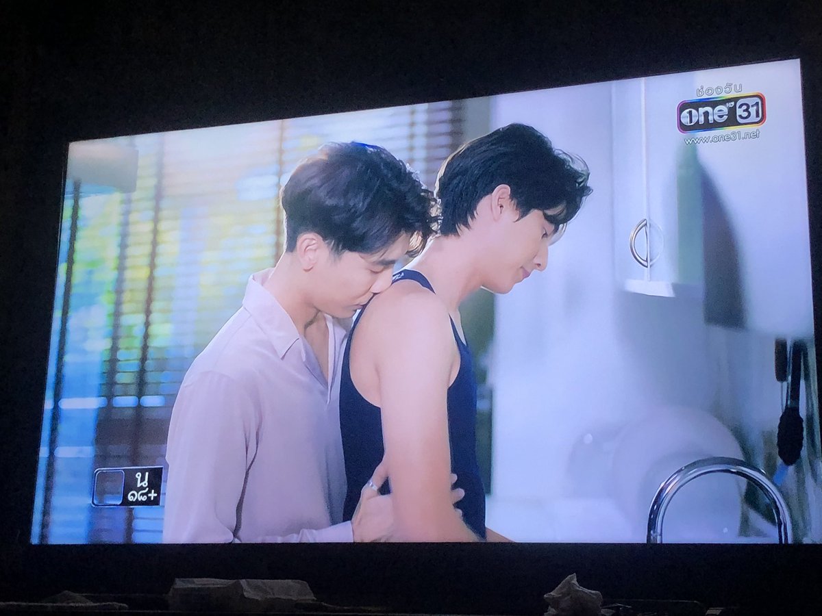 icecing15's tweet photo. สรุป! ล้างจานไม่เสร็จ😂 #หวานใจมิวกลัฟมาล้างจานตอนตี1 #TharnTypeSS2EP1 https://t.co/qpDNJlptlt