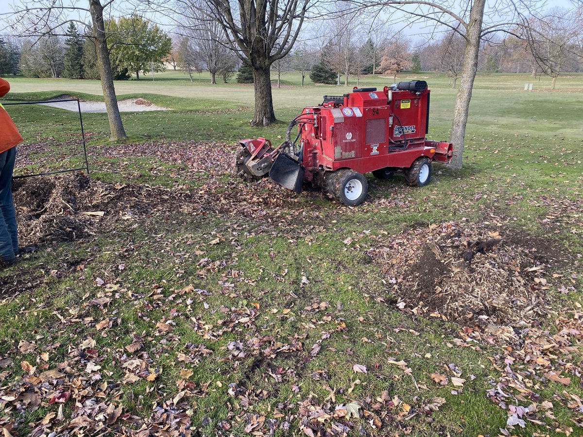pgccgreens's tweet photo. Itβs Friday.... sand is still being slung and holes continue to be created! Stump grinding is also happening and we continue to wage the ongoing war against leaf litter. #pgcc2020 https://t.co/WJi00hLXS0