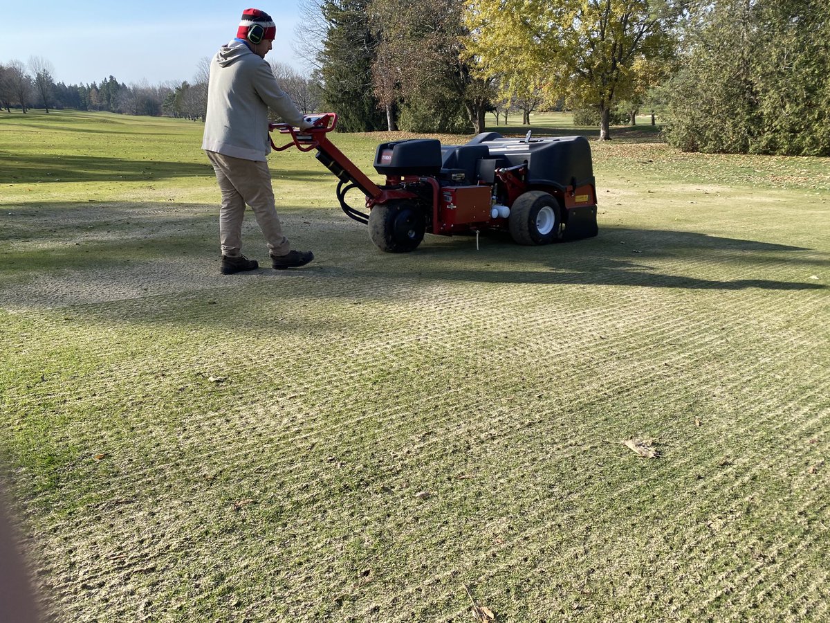 pgccgreens's tweet photo. Itβs Friday.... sand is still being slung and holes continue to be created! Stump grinding is also happening and we continue to wage the ongoing war against leaf litter. #pgcc2020 https://t.co/WJi00hLXS0