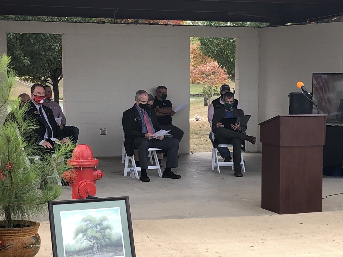 AustinTreeter's tweet photo. Live from #TexasArborDay in Harker Heights. Plant a tree today (or in the near future). #HealthyTreesHealthyLives https://t.co/7zahbJdbZ3