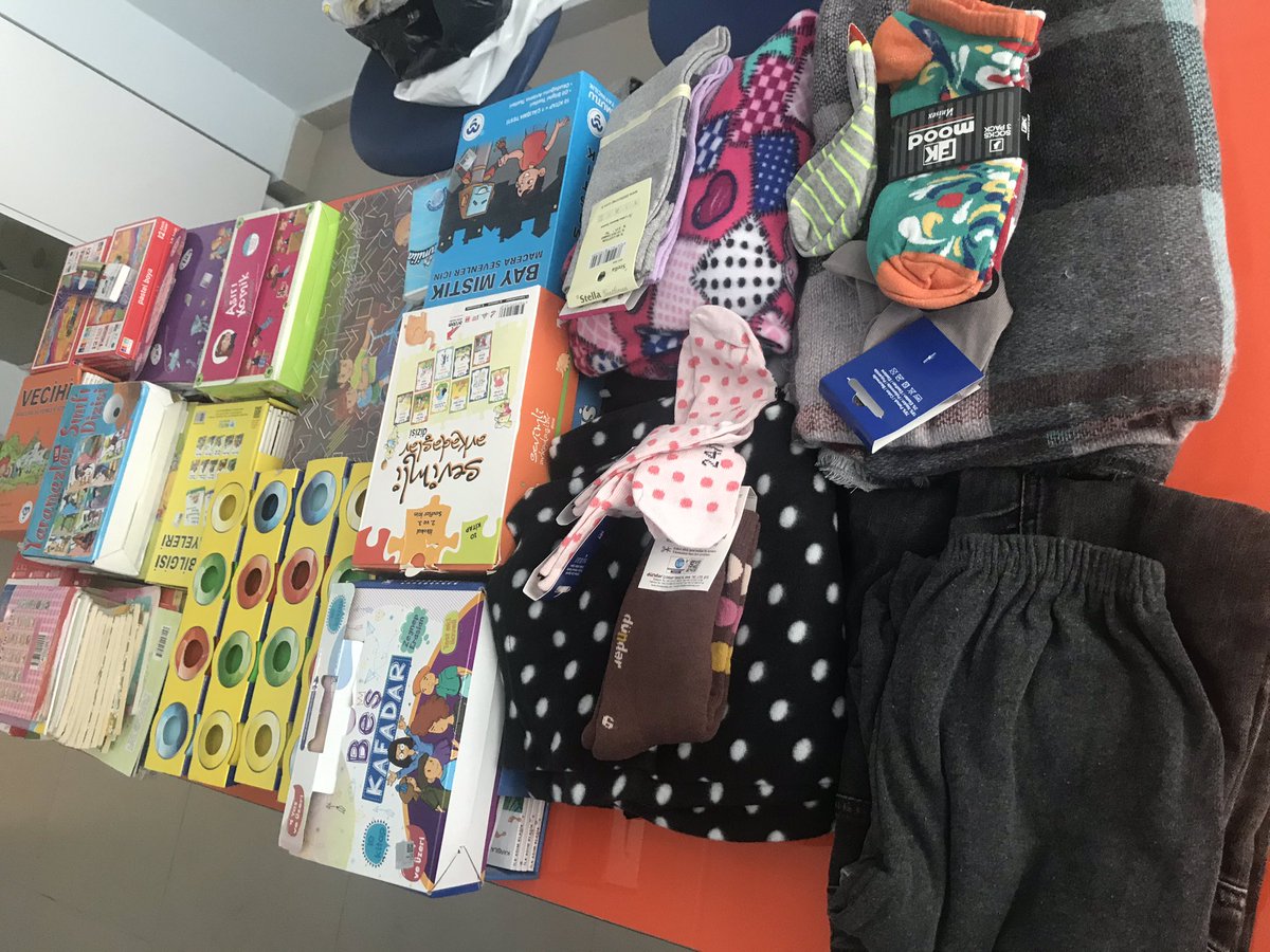 Depremzede cocuklarimiz icin yapmis oldugumuz cagrimiza karsilik veren degerli velilerimizin kitap, boya, oyun hamuru, corap , kıyaf v.s yola cikti. UPS Kargo Corum subesi bu gönderiden ücret alamayiz demesi bizleri ayrica duygulandirmistir. Bu vesileyle katki veren herkese tsk.