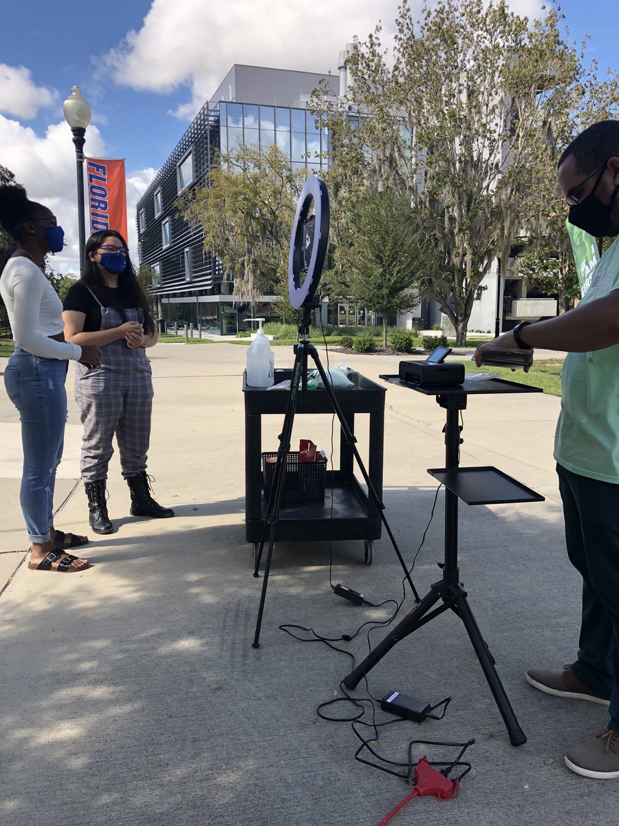 LHP4's tweet image. This #firstgenUF selfie station is legit and my behind the scenes photos are pretty great too! #CelebrateFirstGen