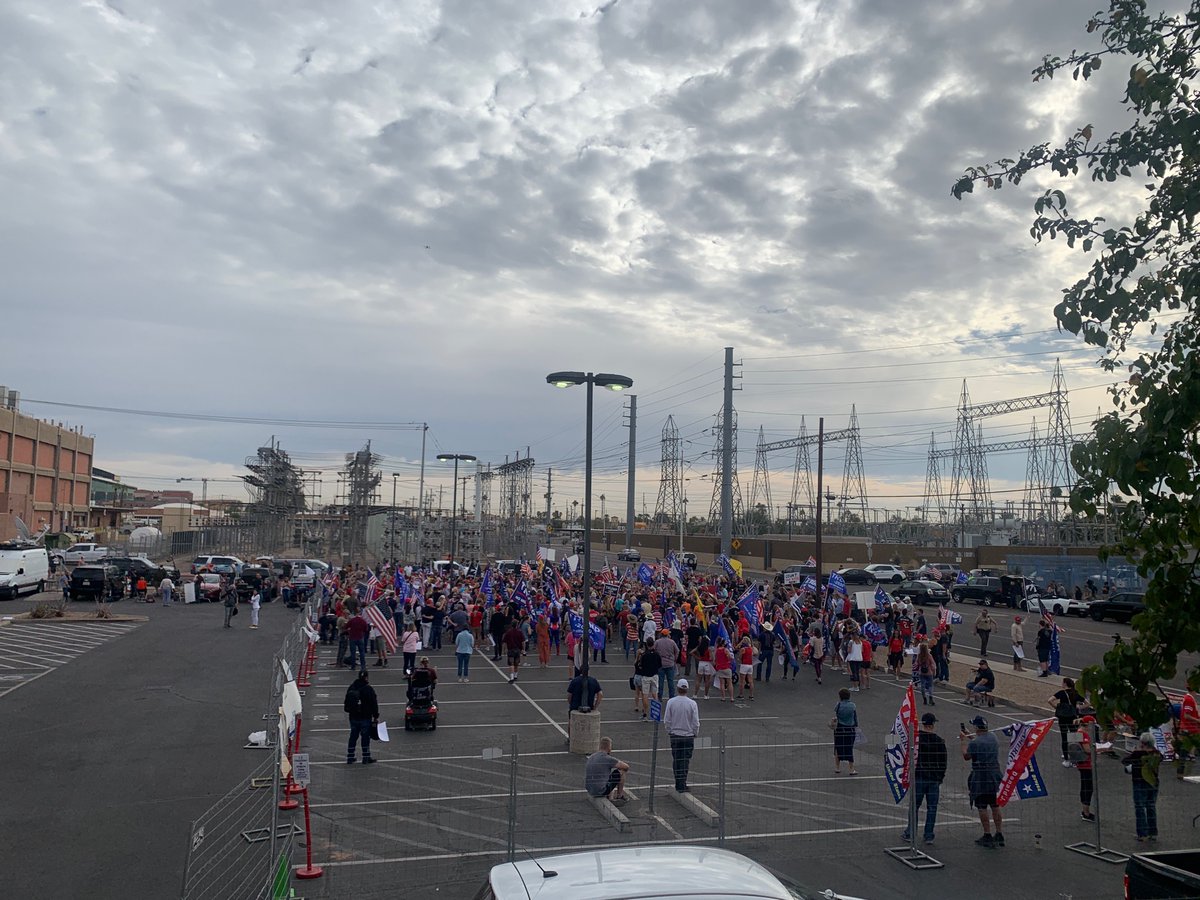 5 mins to rally start time. This is a lot more people than have been here by this time in previous days.