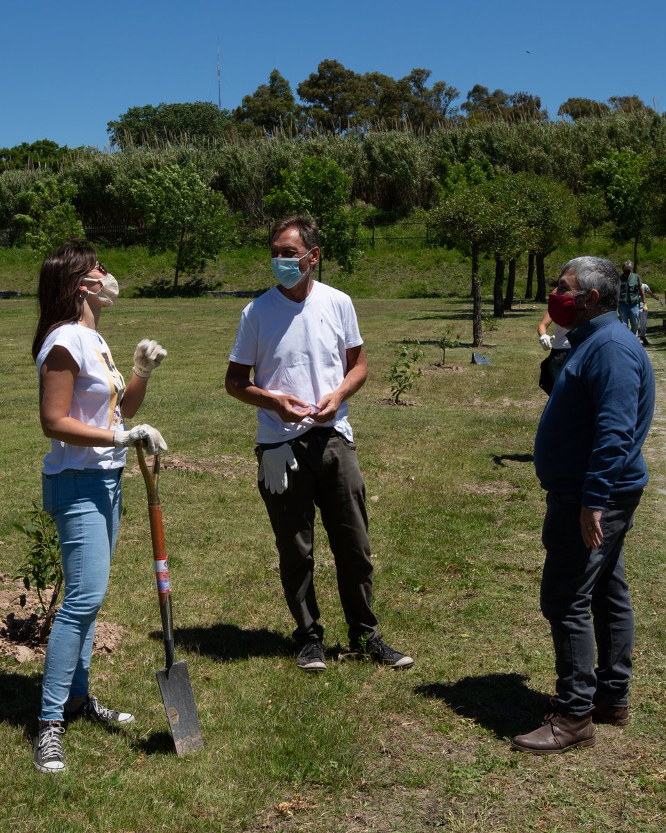 edumacchiavelli's tweet photo. 🤝 Una oportunidad para reafirmar nuestro compromiso de trabajar unidos para una causa mucho m��s grande y que nos beneficia a todos: la protección de la biodiversidad y la de hacer nuestra parte para proteger el planeta. 🌎 #CuidemosElAmbiente https://t.co/4GRxvvRzBk