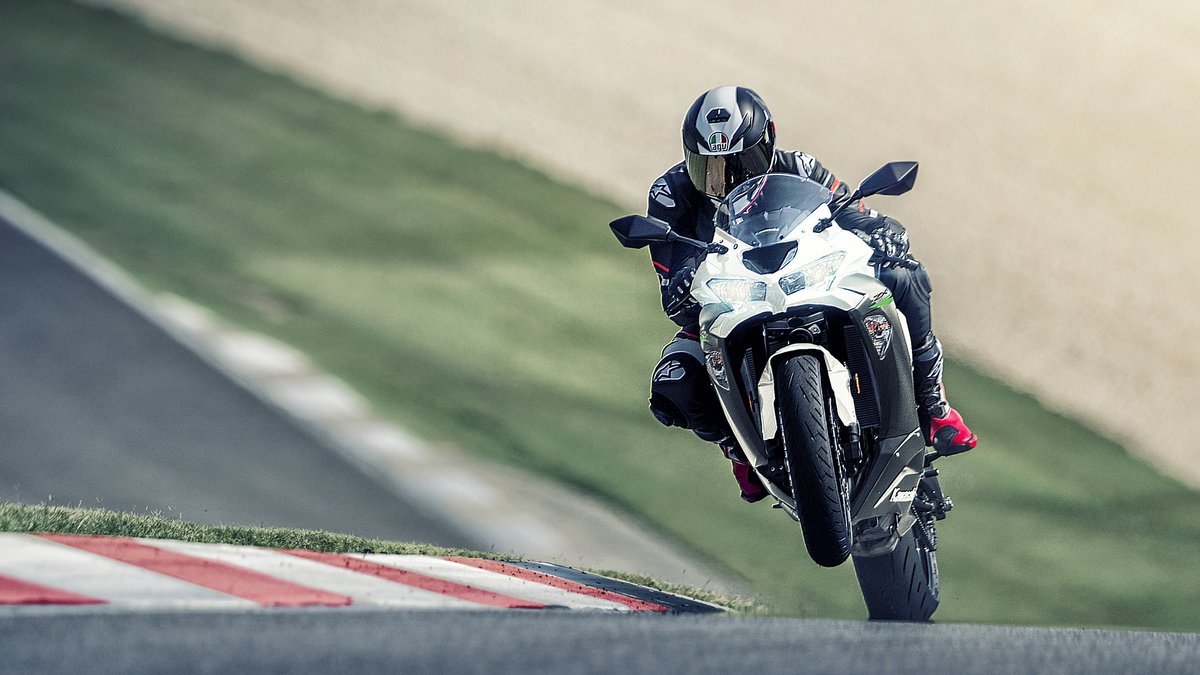 KawasakiUSA's tweet photo. Put your shades on 😎  for the 2021 #NinjaZX6R in Pearl Crystal White. #NinjaLife #GoodTimes
.
.
.
Professional rider on a closed course. https://t.co/BWfF3HaIhk
