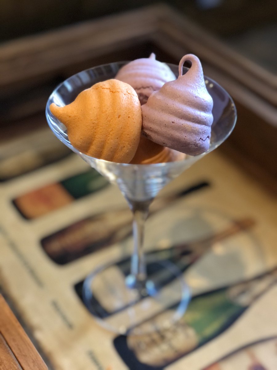 ChrisPulfer's tweet photo. Delicious meringues served today in the @BarDenford @NewHallSchool 

@compassgroupuk @ChartwellsInd @Chartwells_UK https://t.co/q2Fx9qQ5yZ