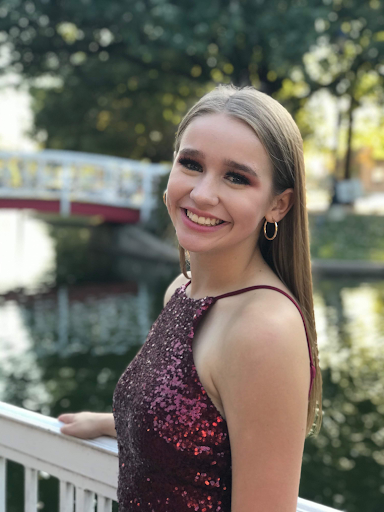 GHSDashingDebs's tweet photo. Congratulations to our fabulous, amazing, talented Deb captain Harper Johnson for being named GHS Homecoming queen!  @GHS_Owls #thatowlspirit @GISDArts https://t.co/CZOXuHWDde