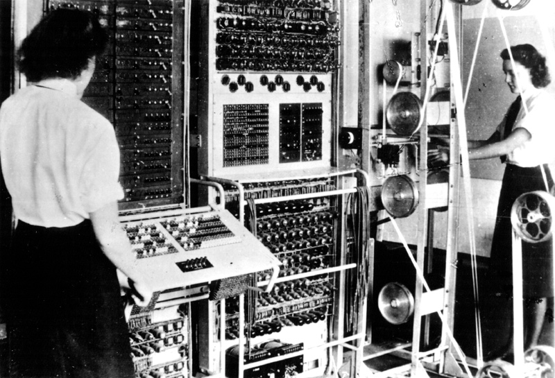 42MadridFTef's tweet photo. ⭐️ Rechazó películas como 'Casablanca' para desarrollar su sistema secreto de telecomunicaciones, precursor del WiFi o el Bluetooth.

Hoy, 9 de noviembre, se celebra el #DíadelInventor en honor a #HedyLamarr. Estrella de cine y una de las mejores inventoras del siglo XX. https://t.co/x93jIi5CU0