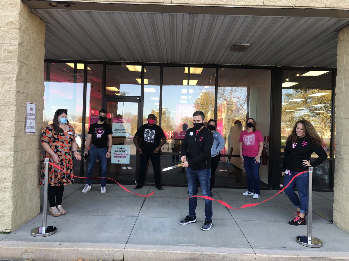CinciSusieD's tweet photo. Congratulations on our Grand opening in Springfield Ohio!! Stop by for truck fun, prizes coffee, lattes and hot chocolate!! ❤️❤️#GreatLakesSmallTownRural @pastorius11 @ByrnesShawn https://t.co/Kyw3HFl4TS