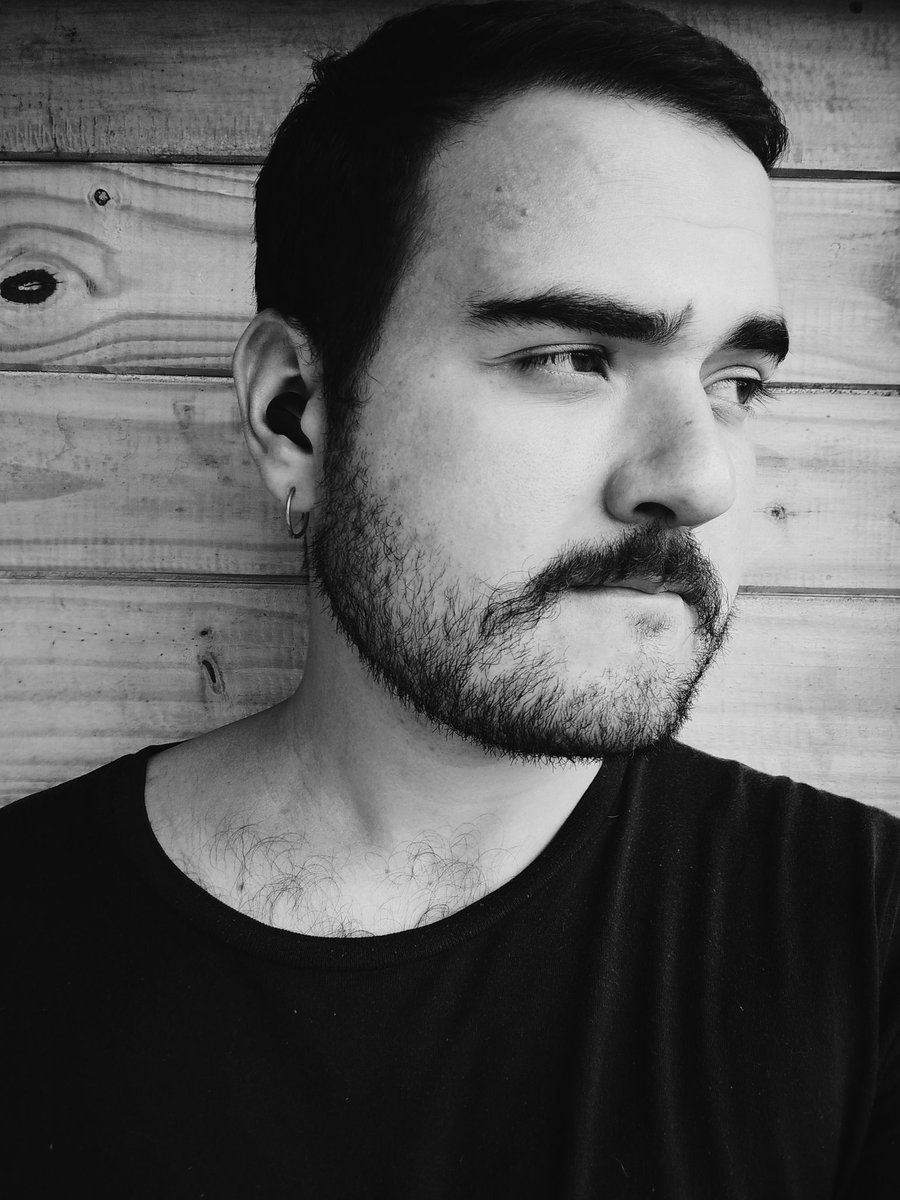 otroestebanmas's tweet photo. A esta la llamaré; espero como menos el blanco y negro "ayude a disimular" el brote post atracón de lácteos a media noche. #MamíferoCosas #fuerademicontrol #fuelaquetiapina #badummtsss https://t.co/aInxInIWHf