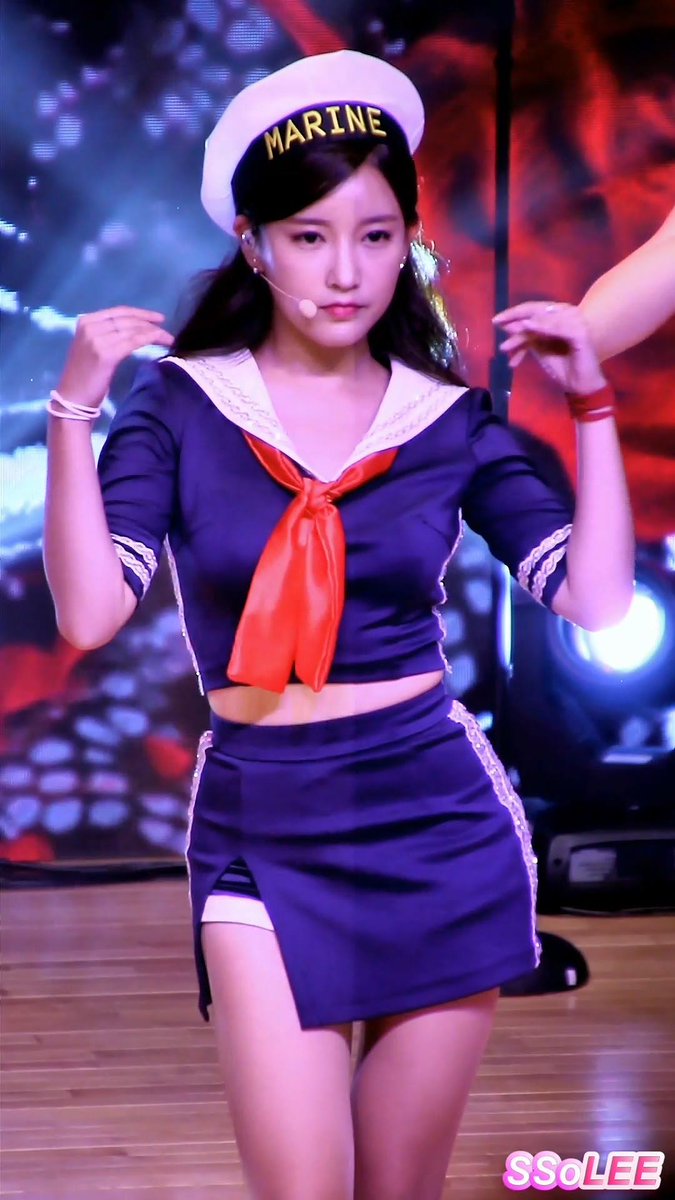 SOYEON'S BONUS ERA: SO CRazy.She just looked unreal, like an actual ball-jointed doll