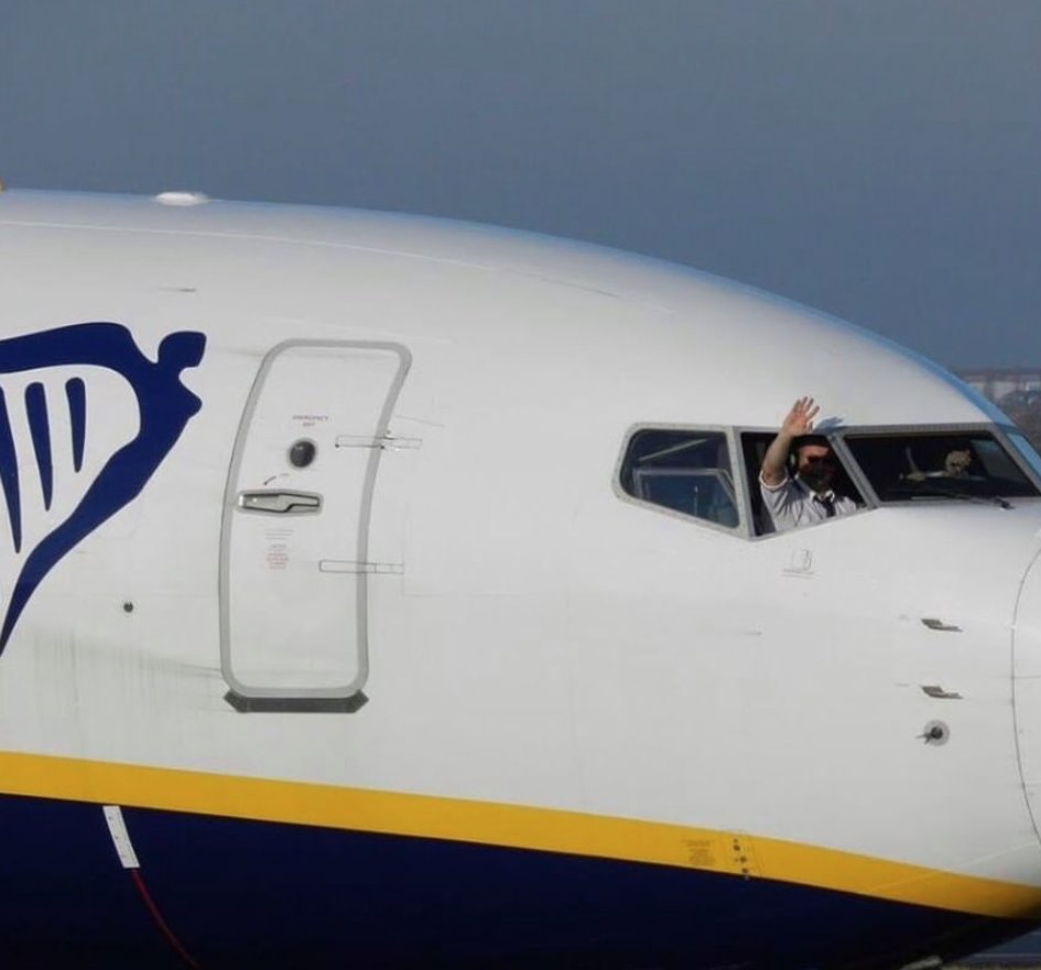 Ryanair's tweet photo. and we've just got the results in... 97% of our flights were on-time in October

if only these election counts had the same level of punctuality 

*plays Ryanair bugle*

#Election2020 https://t.co/F2YWiiFDJq