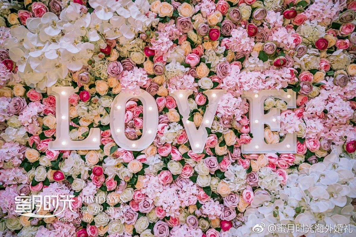 Hmdayswedding's tweet photo. 我們這場海外婚禮的合影背景區佈滿花束，花團錦簇，置身於此仿若花仙子下凡，楚楚動人。與來賓的每一次合影都會有著滿滿的儀式感 ！ 峇里島婚禮  !海外婚禮價位  
----
we-chat: hmdays999 or hmdays-wendy
email: service@hmdays.com
web: https://t.co/X8FaGghkzo

#baliw... https://t.co/svO5A4vORv