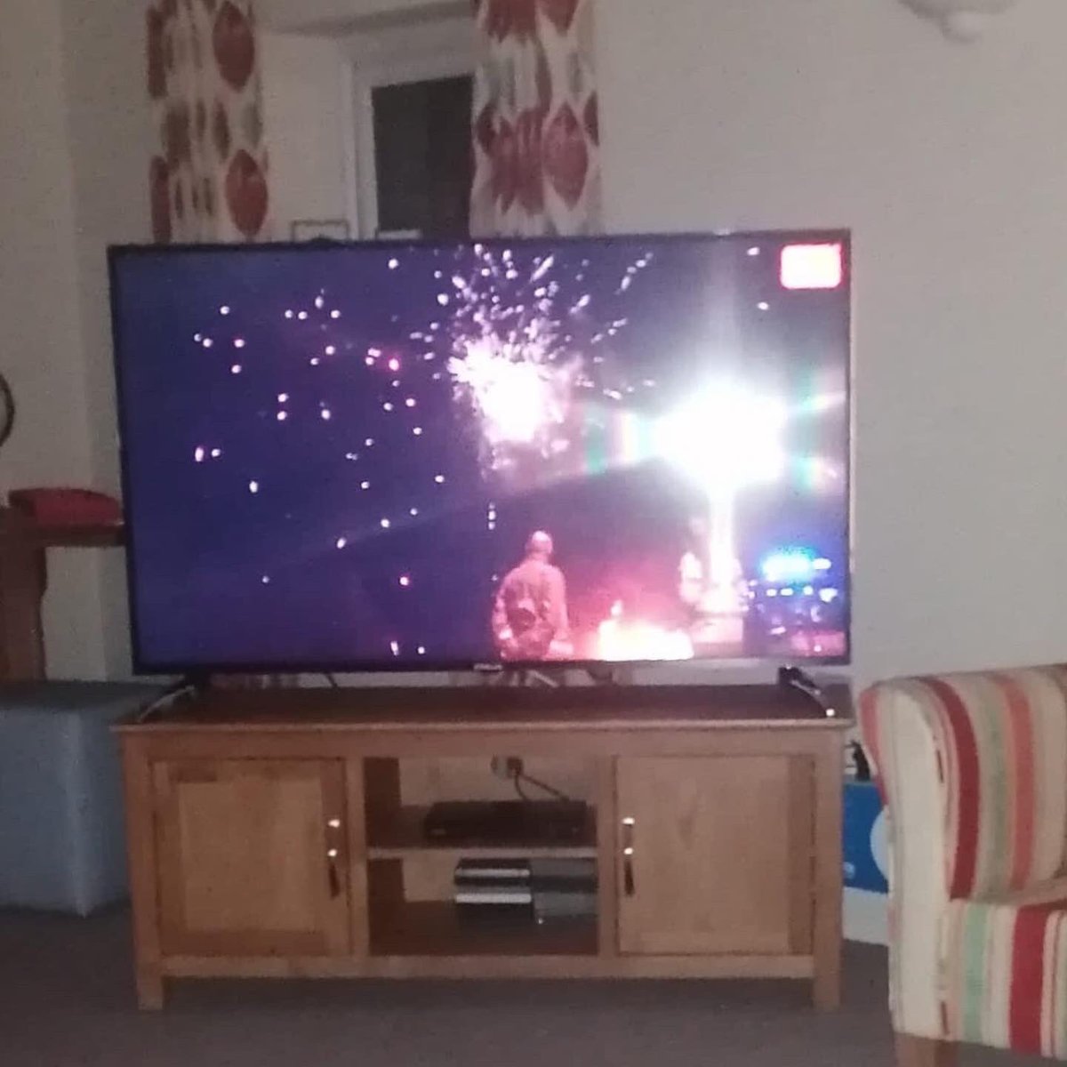 ParkViewGlos's tweet photo. After a Bonfire Night tea of baked potatoes and hot dogs 🌭, with chocolate apples for dessert we got cosy in the lounge and watched fireworks through the window 🎇 
Then Lancashire Fire Bridgade’s live firework display on the TV
#bonfirenight #guyfawkes #toffeeapple #fireworks https://t.co/0eCtw4BrLP