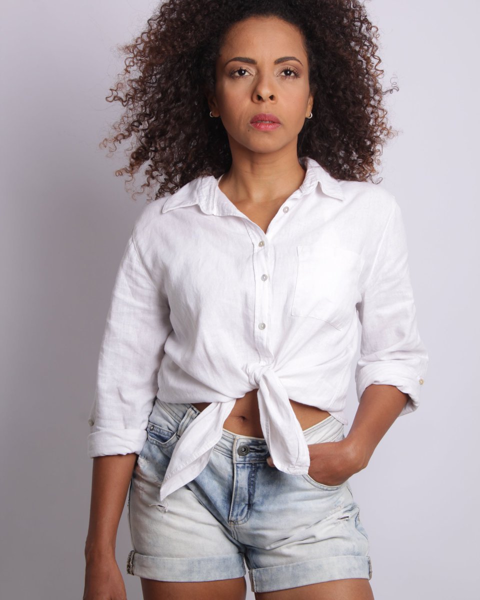 IvanaGaya_Arte's tweet photo. Propaganda✅Publicidade✅Olhar o horizonte e saber que nem a Terra nem minha vida são planas #modelobrasileira #model #photooftheday #EnsaioExclusivo #publicidade #propaganda #campanhapublicitaria #MarketingDigital #curlyhairmodel #dresswhite #pose #ArtistOnTwitter #Friday https://t.co/MtUULNHSNJ