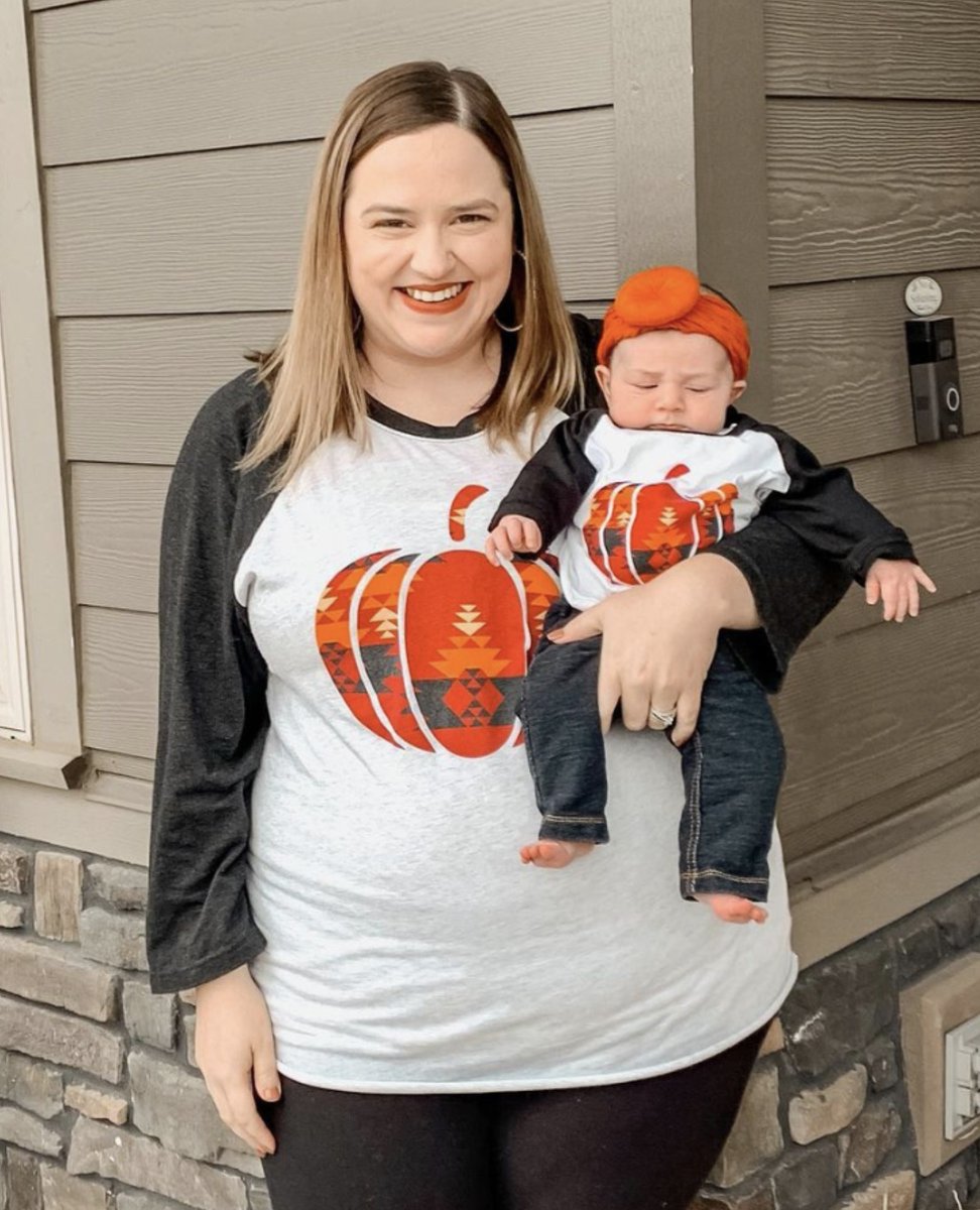 It's pumpkin time! 🍁Time to think about Thanksgiving and the beautiful fall colors. Our Aztec Raglan is perfect for photos with the family! 
#thanksgiving #givethanks #fallcolors #familyholiday #familyphoto #handmedowntees #pumpkin #pumpkinoutfit #sandilakeclothing