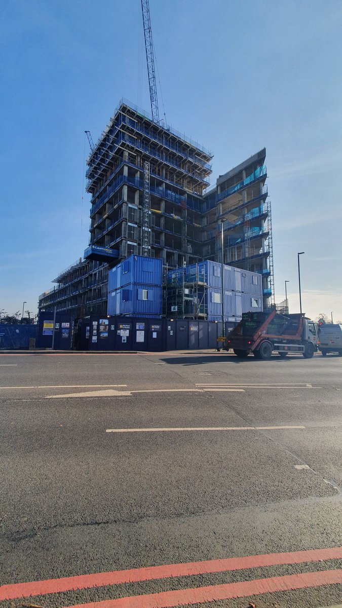 urbinfonotts's tweet photo. TOPPED OUT - The Vantage, designed by @AXISsheffield with @McAleerRushe as the main contractor, has reached its tallest point of 12 storeys. 

@VanElleplc @Groundsure #Notts #EastMidsHeadsUp #skyline #property https://t.co/Xw3UFojgVp