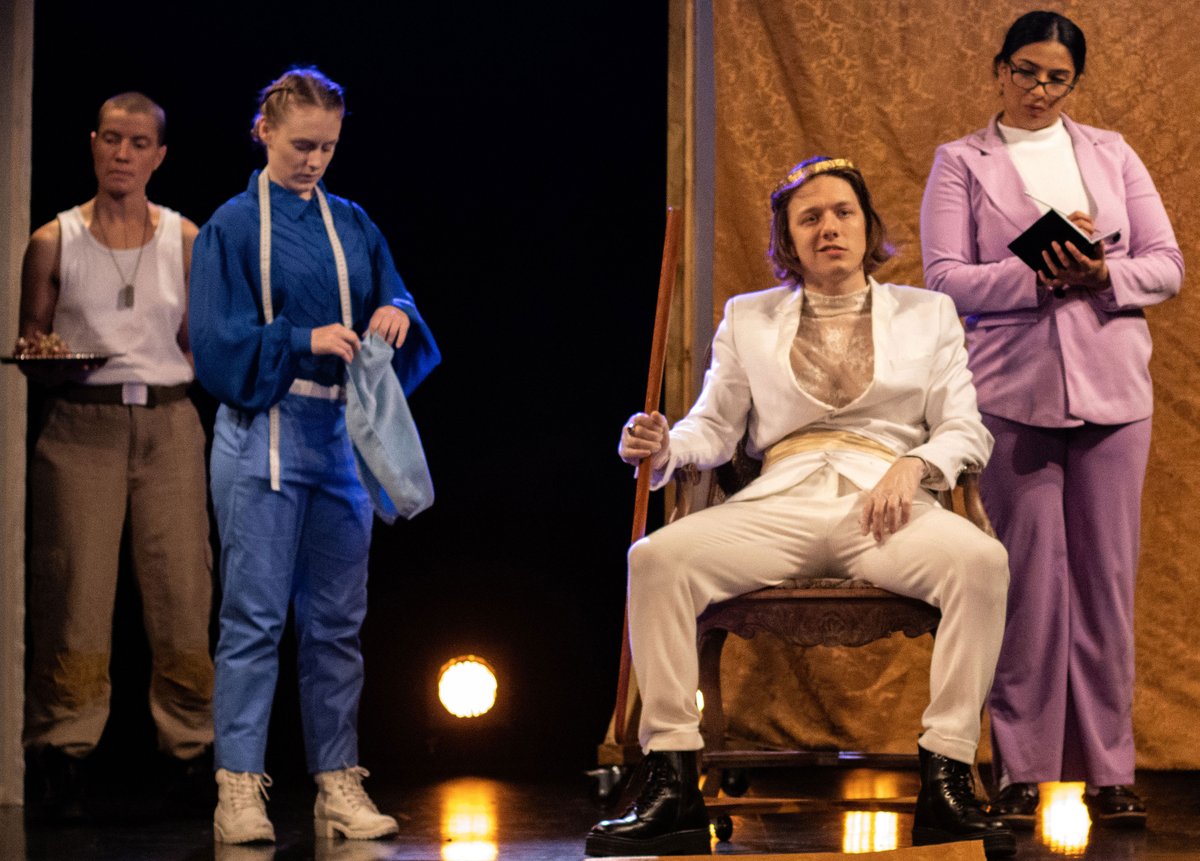 FourthMonkeyTC's tweet image. Bravo to our @FourthRep students, who had their final livestream performances last weekend! Here are some shots of the 'Richard II' cast (dir. @SCoxall) - a fantastic end to their time at the Monkey House! #dramaschool #actortraining #beboldandplay 
(📷: @maxanth_ny)