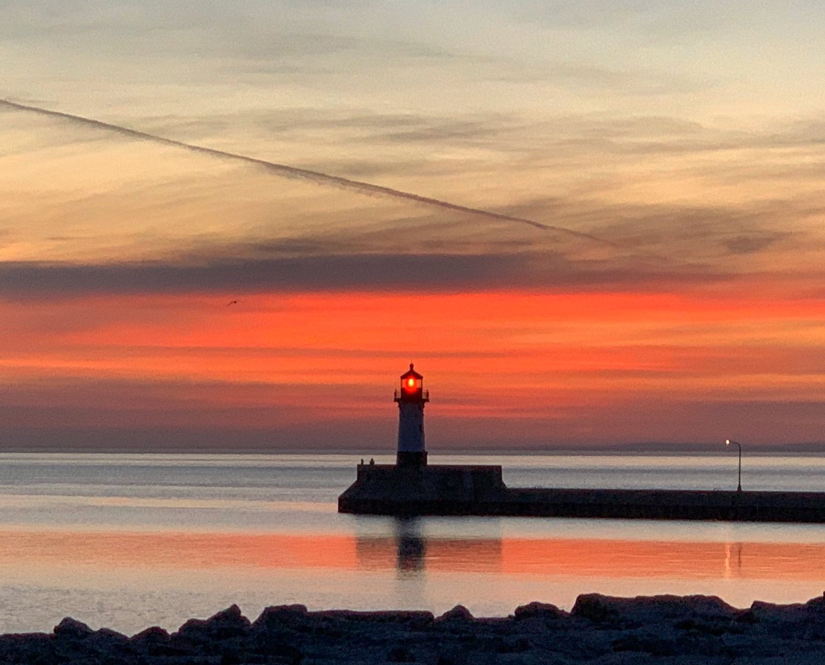 Colorful start to a new day this morning over Lake Superior in #Duluth