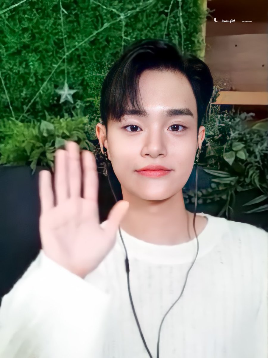 Daehwicom's tweet photo. 대면 주세요,,,, 받고 집보내는거 말고 ,,,남들 다 하는 사진 찍게 해주는 그 대면이여...... 변환웅앵 어플 돌려서 보정하기 싫어요..... @BN_Music @BIGRhymer https://t.co/PavDkk9XlY