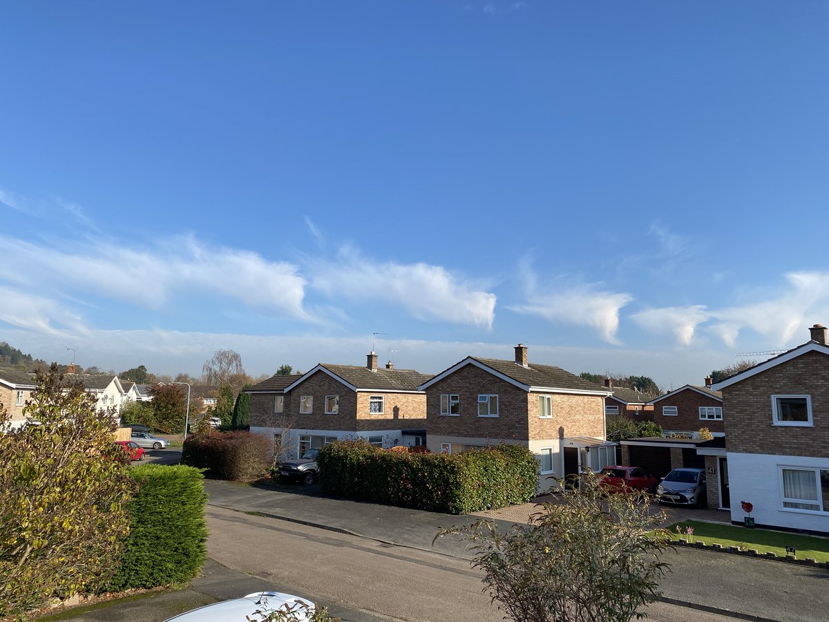 sheena_bescoby's tweet photo. @Berushka21 @metoffice Ours in Hereford is interesting too, but quite different! https://t.co/GZwRShrETy