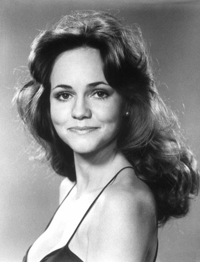 Happy birthday to American actress and director Sally Field, born November 6, 1946. 