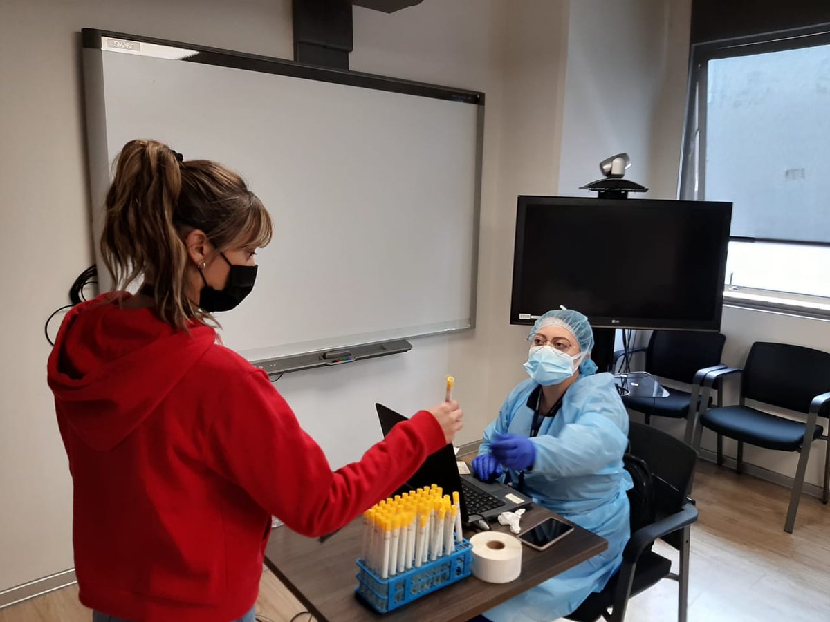 SSaludOsorno's tweet photo. Prosigue la toma de exámenes PCR a funcionarios del edificio institucional del @SSaludOsorno, como parte de la continua búsqueda activa del Covid-19 en la provincia de #Osorno. Recuerda que el autocuidado sigue siendo fundamental para prevenir contagios. #CuidarnosEsTareaDeTodos https://t.co/TP5LrY4pZY