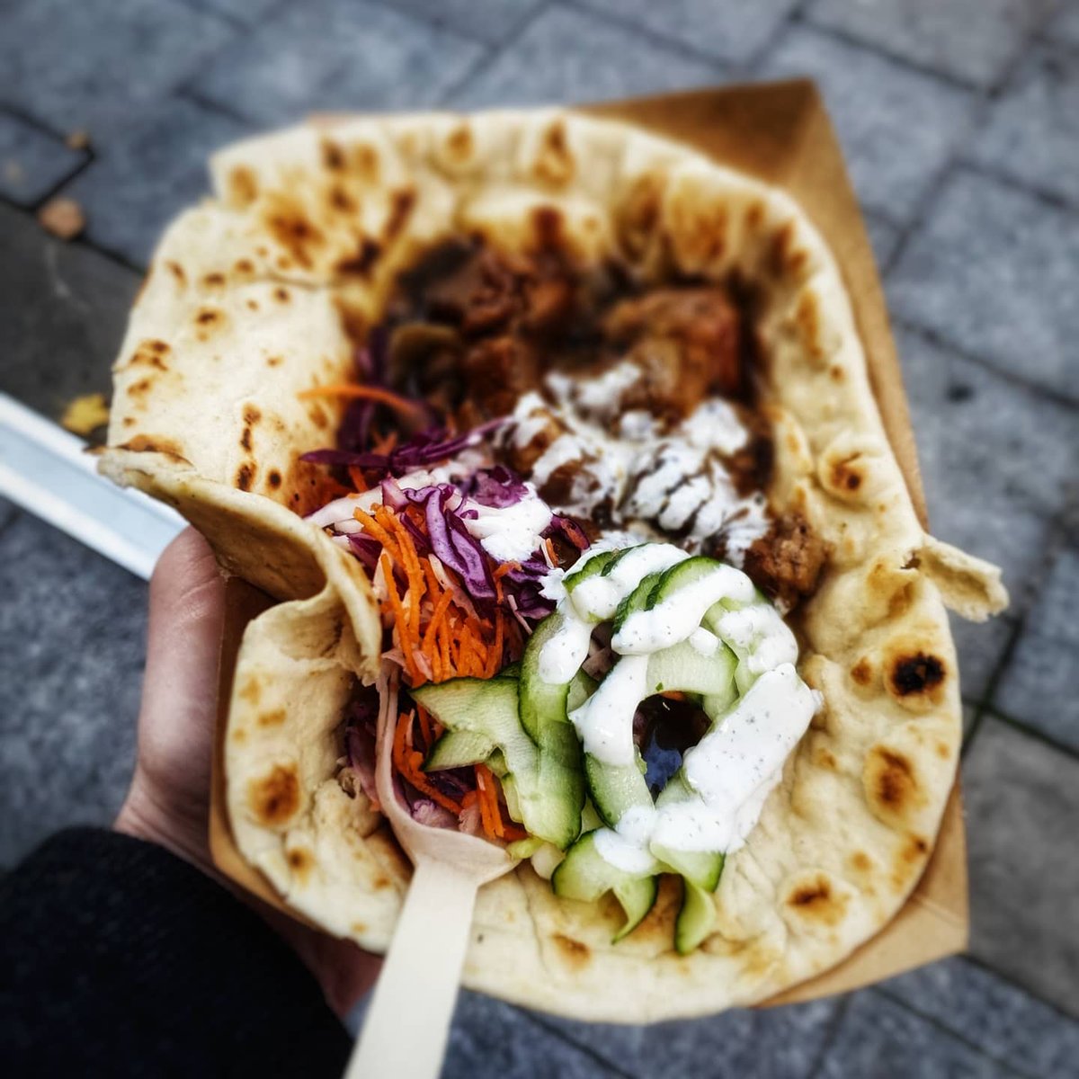 TonySmithChef's tweet photo. People, support local @FinzelsReachMkt smashing it out of the park! Sun, fresh air and epic food from @GoodFoodCo3 and @TastyRagga catch up with faces I don't see enough of (from 2m apart) great setup and covid safe, 1 way system, its got it all! #supportlocal #streetfood #market https://t.co/SmljbPBqYJ