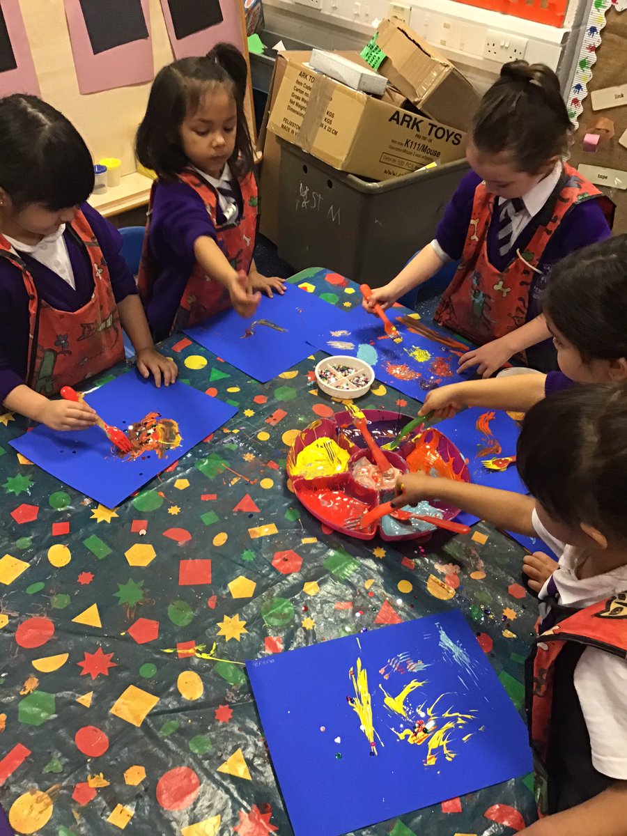 HolyFamilyL8_FS's tweet photo. This week in EYFS we have been exploring βbonfire nightβ. We enjoyed themed snack and art as well as talking about what we can see and hear. #environmentalsounds https://t.co/ehzpiW5VfS