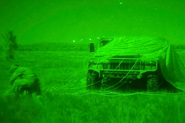 AuthorLAColby's tweet photo. Pic of the Day
#outtheback #airdrop #operationpantherstorm #parachute #ftbragg #paratroopers #deployanywhere #theydidthiswhileyousleptlastnight https://t.co/AkFUUuWHGV