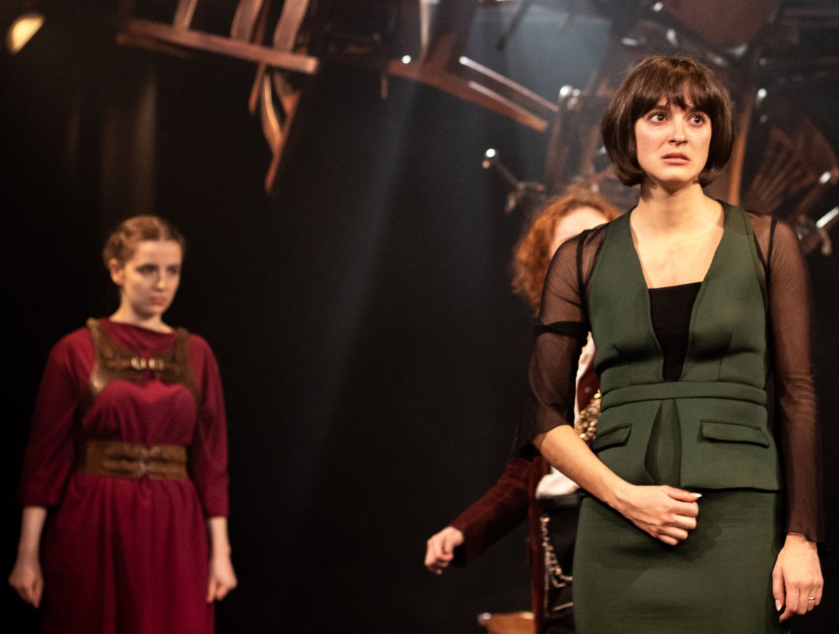 FourthMonkeyTC's tweet image. ... and a selection of fantastic shots of some of our graduating @FourthRep students performing Shakespeare's 'Richard III' (dir. @poppychristobel), their final production from the Monkey House &amp;amp; the culmination of their #actortraining - bravo, Monkeys! 
(📷: @maxanth_ny)