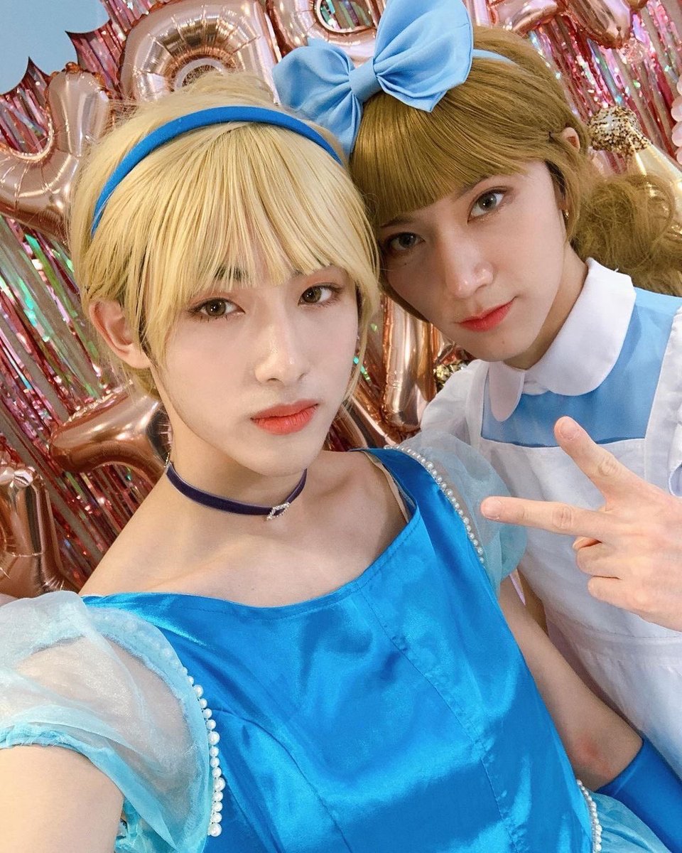 _aibaby's tweet photo. ハロウィンてかお誕生日の子が女装してみたかっただけなのにノリでみんなもする？って聞いたら全員ノリノリでディズニープリンセスになっちゃったの最高なのでみて。そんでお誕生日ボーイウィンウィンくんめちゃくちゃ三宅健くんと石原さとみさんのハーフじゃないですか？？ https://t.co/Zaw8wYIFvg