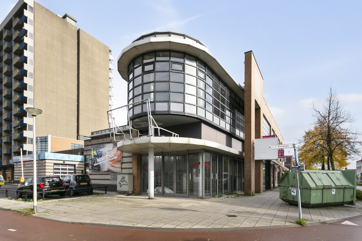 BOGAuctions's tweet photo. Winkelruimte te ROOSENDAAL | Winkelruimte gelegen op een zichtlocatie in het centrum van Roosendaal, naast winkelcentrum De Roselaar. Veiling: 16 december 2020. Interesse? Bekijk de veiling: https://t.co/Ldnr9KFTbt https://t.co/QV4CMgVkZu