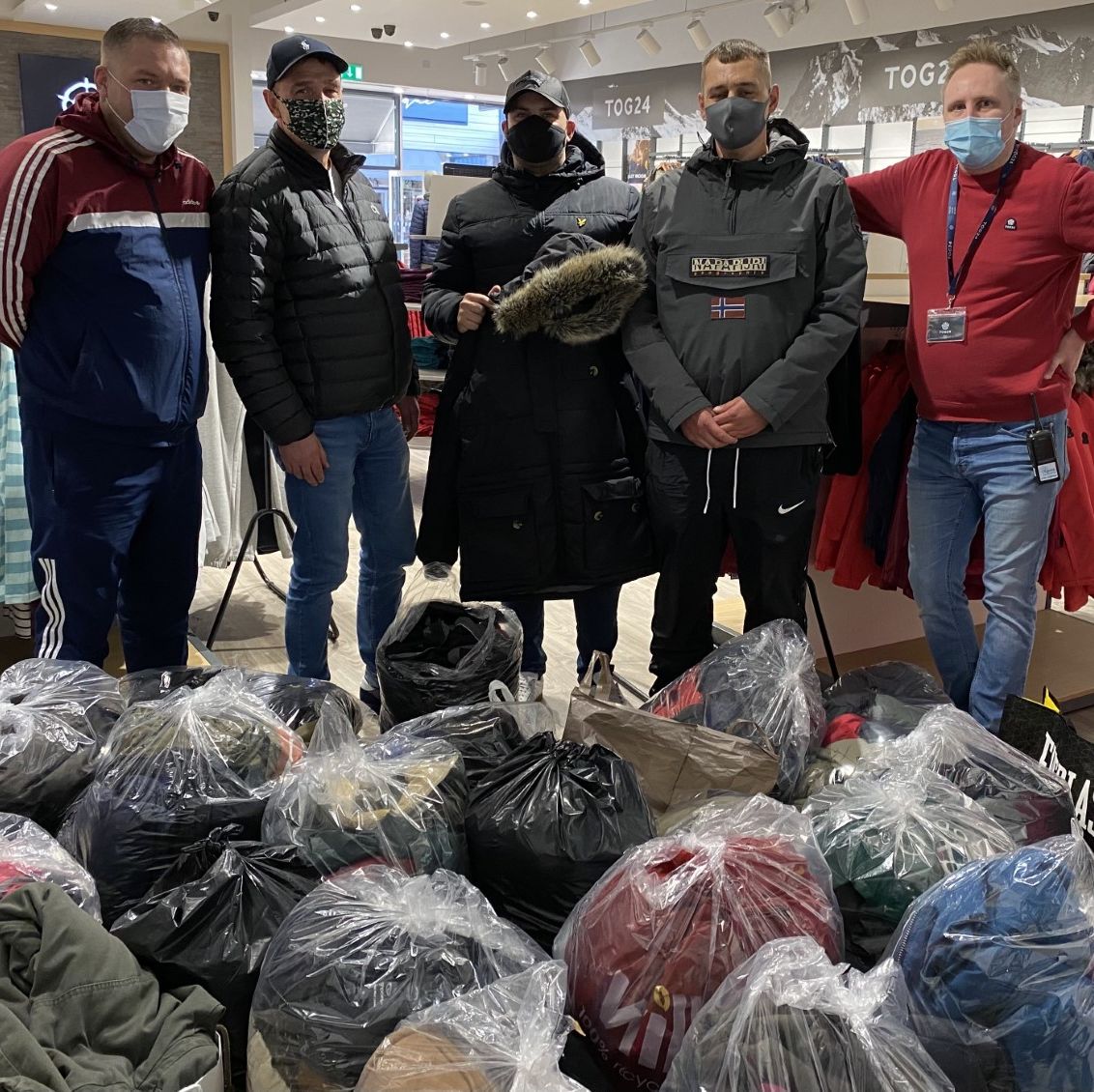 TOG24Official's tweet photo. Another year of #SwapaCoat complete for #WorldHomelessDay π we've collected around 1,000 coat donations for our local homeless shelters π¦
Thanks to all who took part, donated, and spread the word π find out more about the scheme over on #TheTogBlog: https://t.co/wj239ZTe1t https://t.co/c2KsdodFzP
