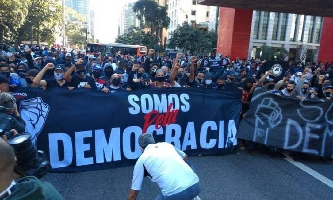 ValerioCorrea2's tweet photo. ATENÇÃO: Ordem unida para nosso ""EXÉRCITO"" progressista!!!!!!
#Esquerdavolver!!!! Vote somente em candidatos de esquerda, tanto para prefeitos quanto vereadores. Claro, apenas ser de esquerda, infelizmente, não é um atestado de idoneidade. Verifique a trajetória do candidato!! https://t.co/H67lBmSZq6