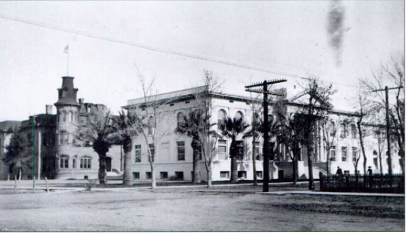 CityofPhoenixAZ's tweet photo. In today's #NovembertoRemember we look back at Phoenix's first high school in the late #1890's - early #1900s, a gigantic Victorian house called the Churchill Mansion once located near 5th St. and Polk.
#Phoenix #PHX #Historic #History #PhoenixHistory #oldphoenix https://t.co/nGRNqE91vr