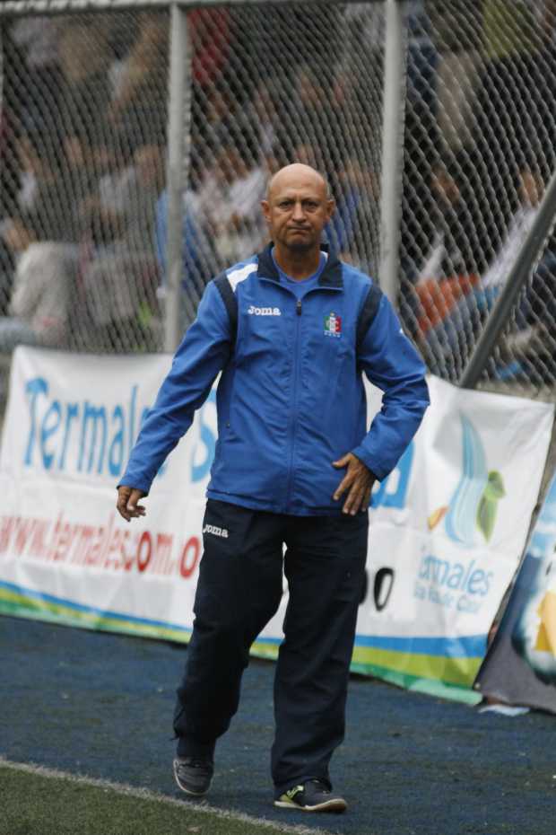 Juaneslc11's tweet photo. Ante la ausencia del cuerpo técnico principal del @oncecaldas, el encargado de dirigir el equipo será Joaquín  Paco Castro, entrenador de la Sub 20 del blanco. Muchos éxitos. 

Información vía: @cristianhm24 https://t.co/X9DFnsSIbs