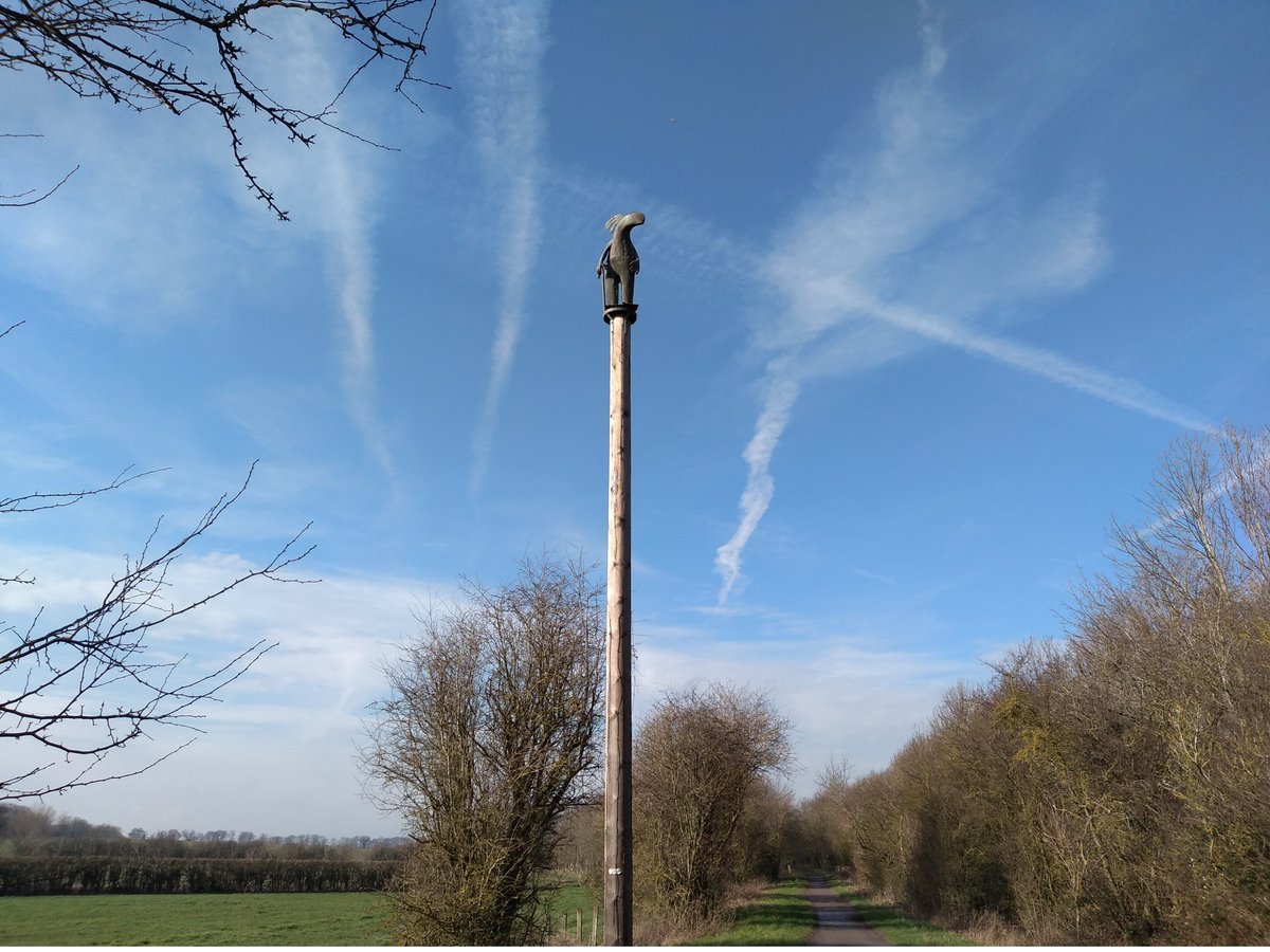 Volcosoutheast's tweet photo. Encouragement for people to go and enjoy the #PhoenixTrail - Sure that a lot of people will be out on it this weekend for lockdown local outings. Plenty of art and wildlife spotting. Good call @HiyaBucks ! @ThameHub https://t.co/RPrx48uiHW https://t.co/pFROI4lyNm