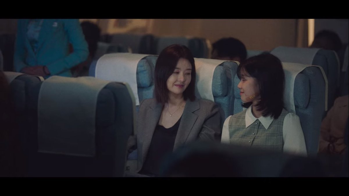 4. The child& #39;s trust:They both trusted their respective chosen parents. Dalmi trusted her Dad, and Injae trusted Mum. At the end, both failed the girls. Dad couldn& #39;t protect Dalmi (literally), and Mom couldn& #39;t protect Injae from the loneliness inflicted on her.  #StartUp