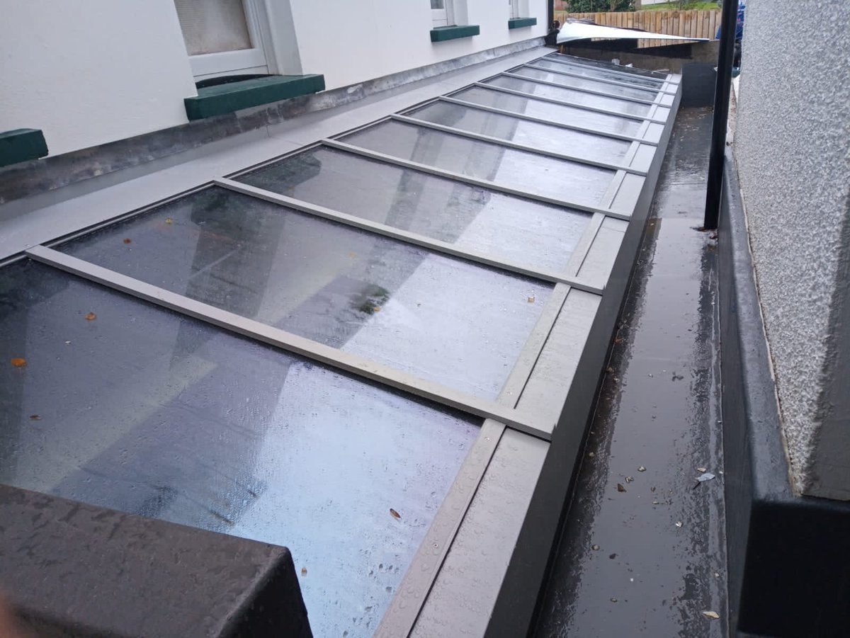 IAT04's tweet photo. sloped glazing fully capped and flashed. https://t.co/l6ZHPMf2K7