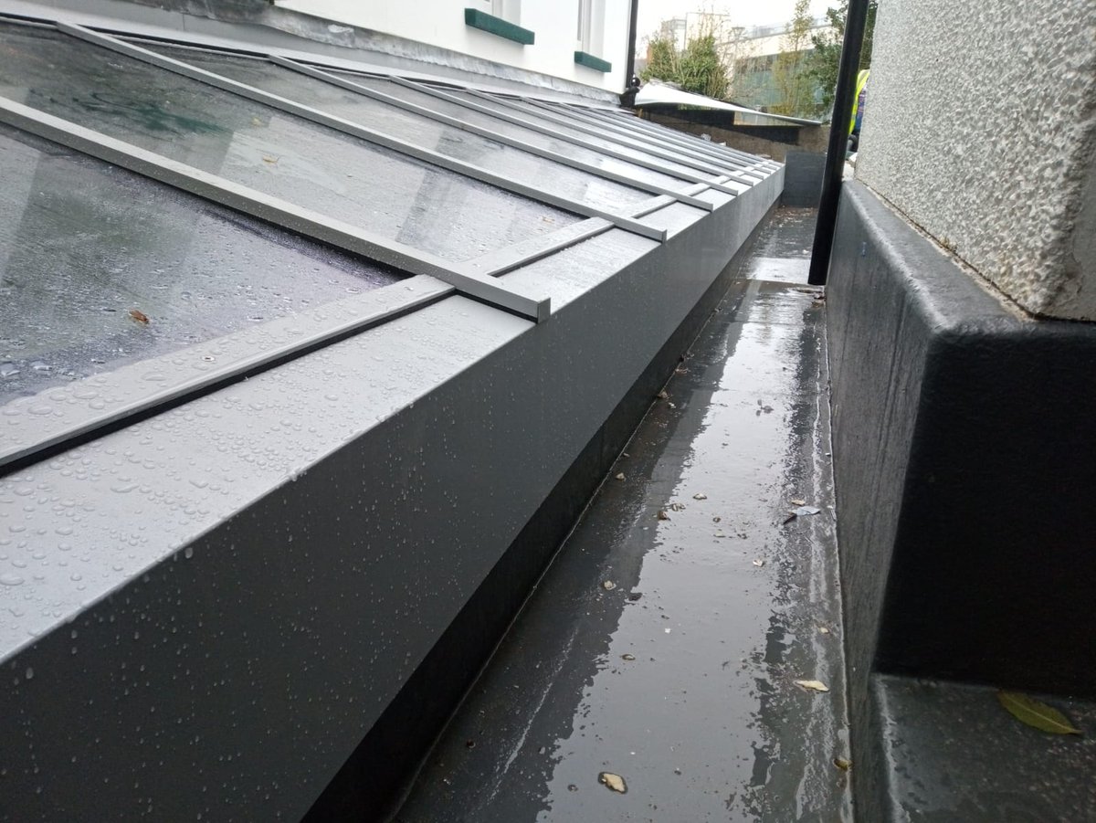 IAT04's tweet photo. sloped glazing fully capped and flashed. https://t.co/l6ZHPMf2K7