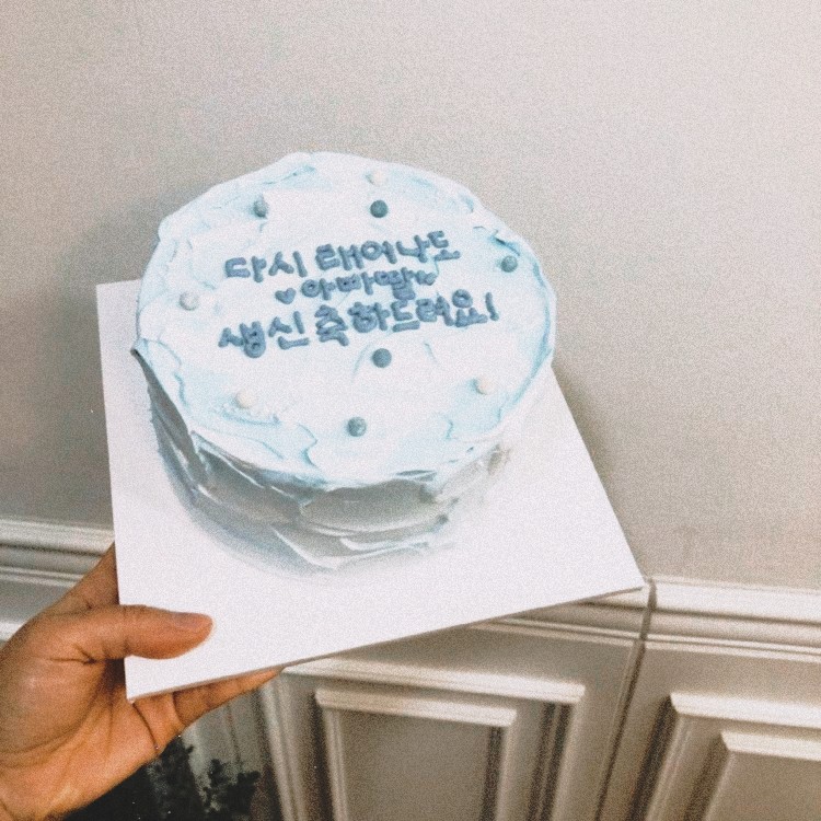 vivizsbaby's tweet image. #𝘏𝘈𝘗𝘗𝘠𝘚𝘌𝘜𝘕𝘎𝘠𝘌𝘖𝘕𝘋𝘈𝘠

tanti auguri, eonni! ☀️
ci conosciamo da poco però siamo subito entrate in sintonia e sai anche quanto adoro il tuo gruppo~ che questo possa essere uno dei tanti compleanni felici che passerai qui con noi! 🎊

p.s. ti ho portato la torta~ 🍰