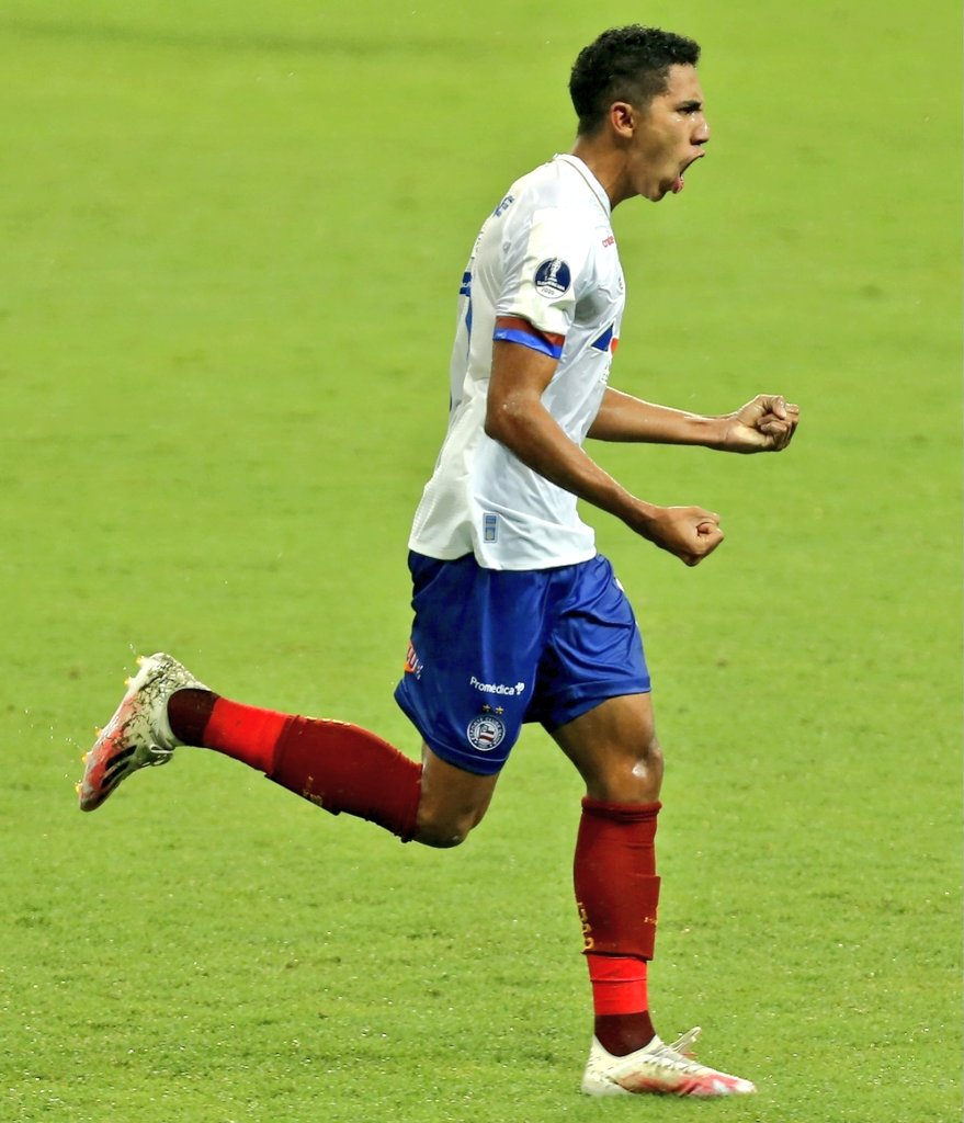ecbahia's tweet photo. 🚀 Driblou até o estagiário! Que pintura, Fessin! Dois gols numa decisão! #PraJotinha #BBMP https://t.co/Y7MjHKICQF