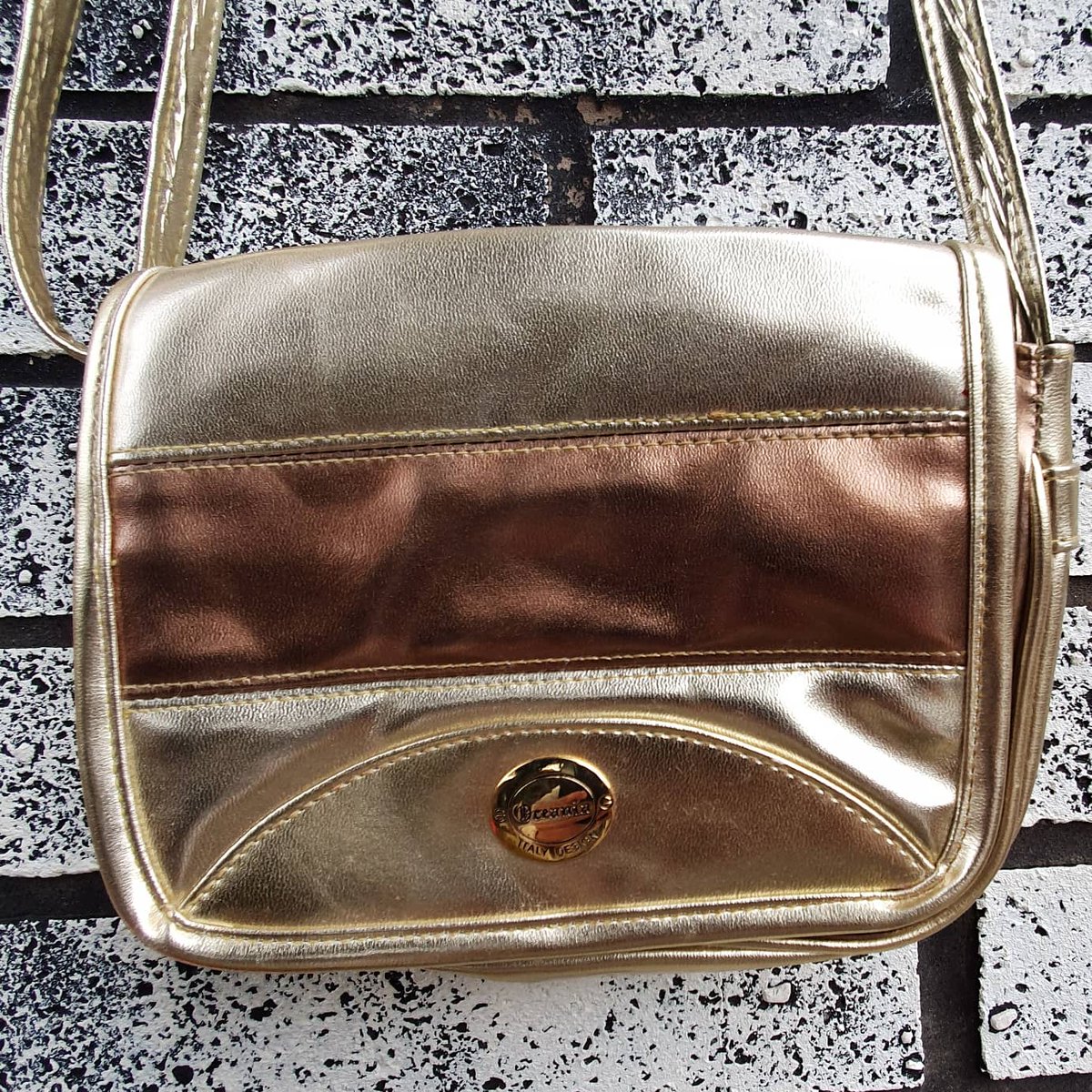FashionByAFro's tweet photo. Bag Swag😍 /80's Galore💫💥
Just uploaded lots of cute vintage accessories onto my shop. https://t.co/7qEjkjGuu0 #vintagebags #etsy #etsyshop
❤ https://t.co/S2CGFh6sZK