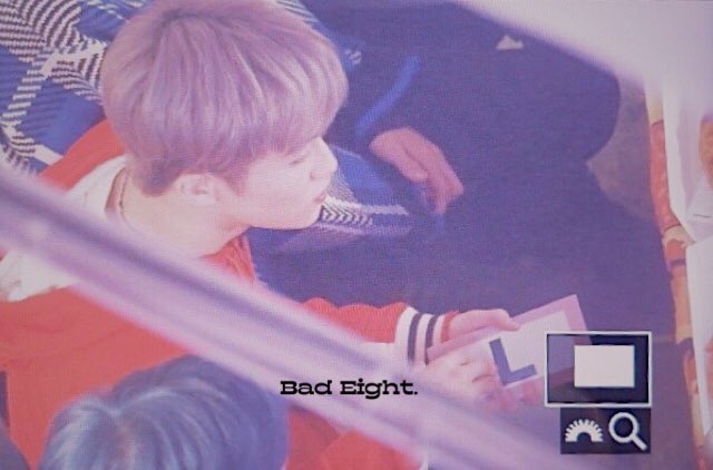 bad8ight's tweet photo. 201106 🍕🙂🍕 
#마크  #MARK  #NCT https://t.co/p64WWJ5R6v