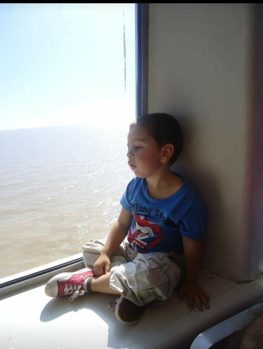 leo_sigo's tweet photo. Buen día!
Así de colgao' me salió.
Foto de hace 7 años, antes de que lo "invadieran" Karol G y Naruto.
😅 https://t.co/YapGfGVsmf