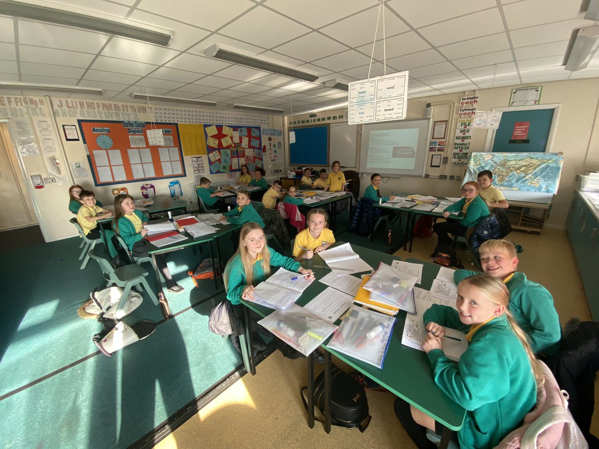 MrJames5PYP's tweet photo. Bore o waith gwych wrth ysgrifennu araith yn erbyn boddi cwm Tryweryn! 😄📝 https://t.co/ps0666QQiW