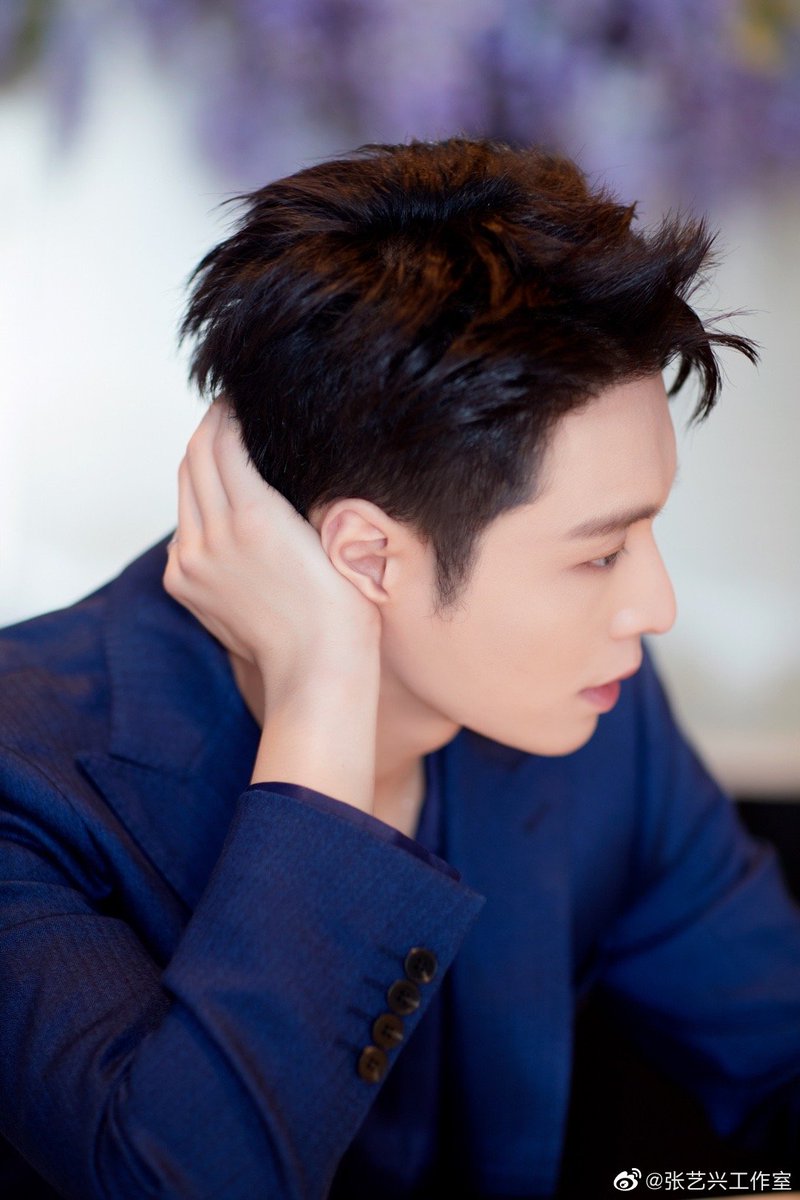 201106 <a href="/lay_studio/">Lay Zhang Studio</a> Weibo update 6P fr Oral B New Product Release live broadcast (1/2)
 #LayZhang #ZhangYixing #张艺兴 #Lay #Yixing #레이 #レイ #장이씽 <a href="/layzhang/">Lay Zhang</a>